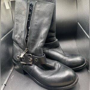 Vince Camuto Black Leather Ankle Boots Size 7.5 B Zip Up Great Condition